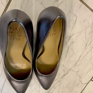New Never Worn Silver Naturalizer 3 inch heel silver pumps. New condition